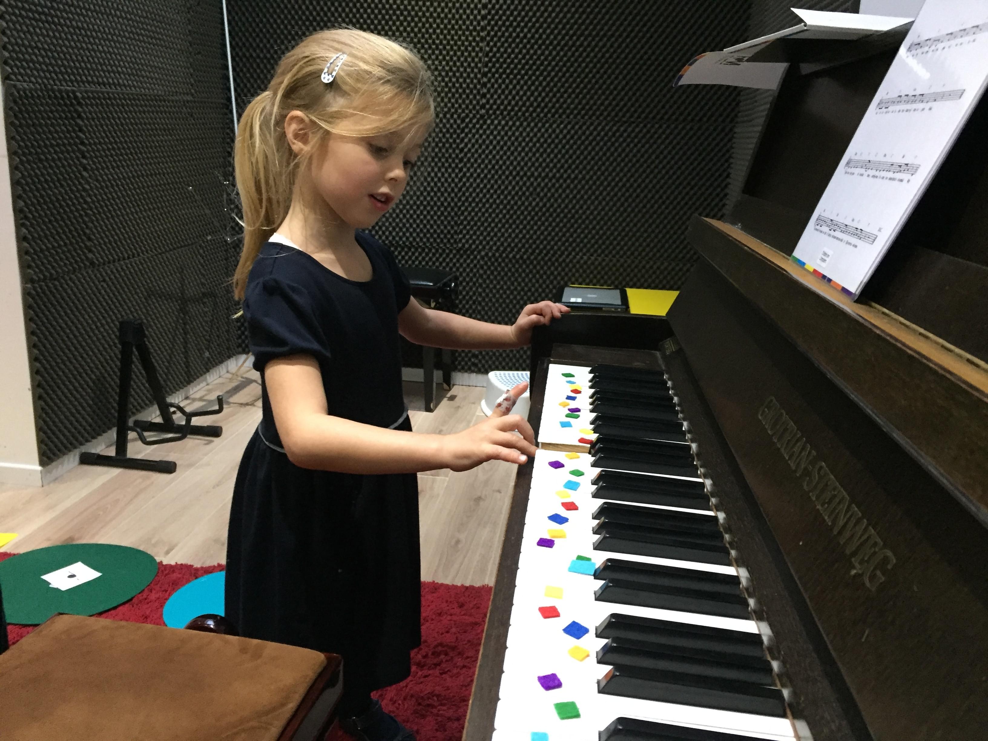 https://www.childrenarecomposers.com/familyawjl6zzpA3bVq40d